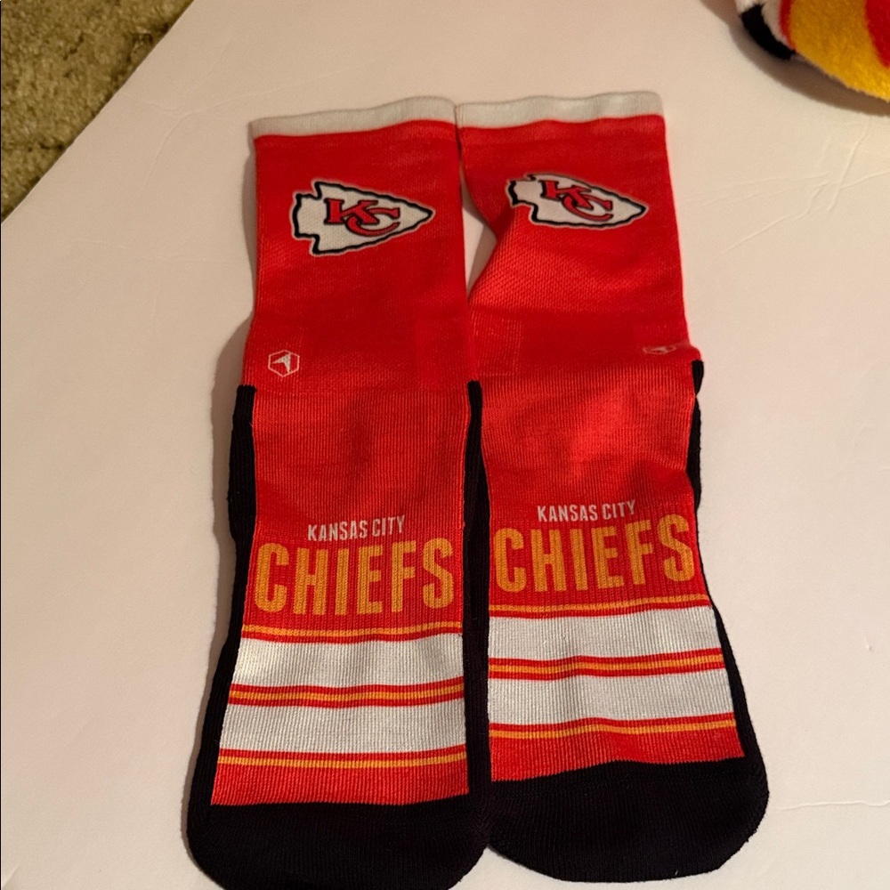 Kansas City Chiefs Red & Gold Fleece Throw Blanket + Fan Gear - Picture 10 of 15